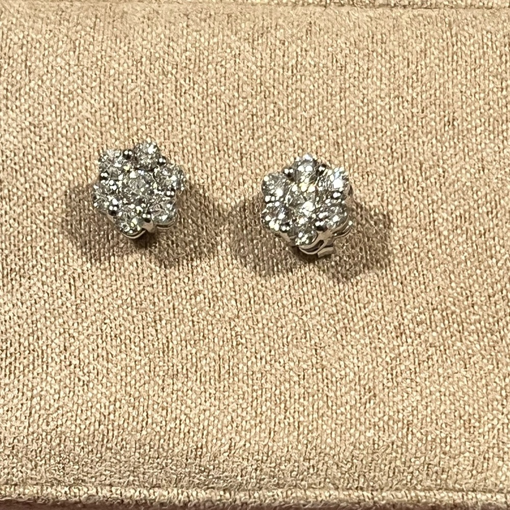 SAKS FIFTH AVENUE NIB 18K WHITE GOLD DIAMOND EARRINGS